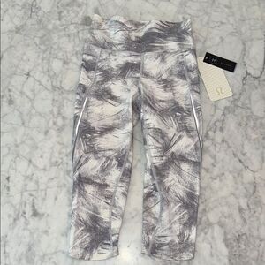NWT LULULEMON ATHLETICA PACE PERFECT CROP 4